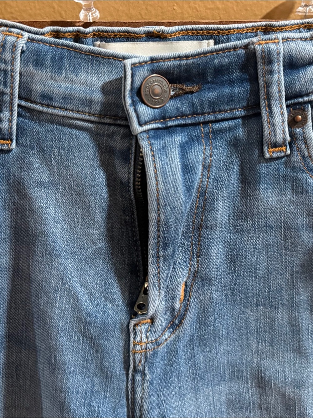 Abercrombie kids Light wash Blue denim taper
11/12R distressed packet style - Picture 6 of 7